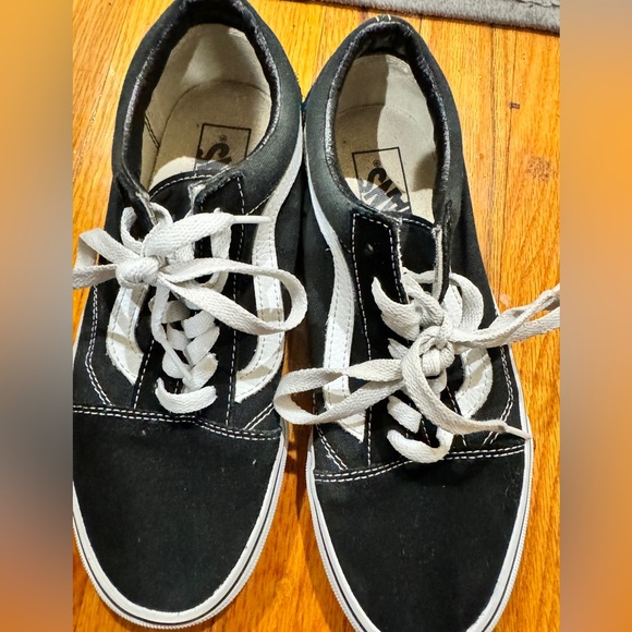 Vans - Picture 2 of 4